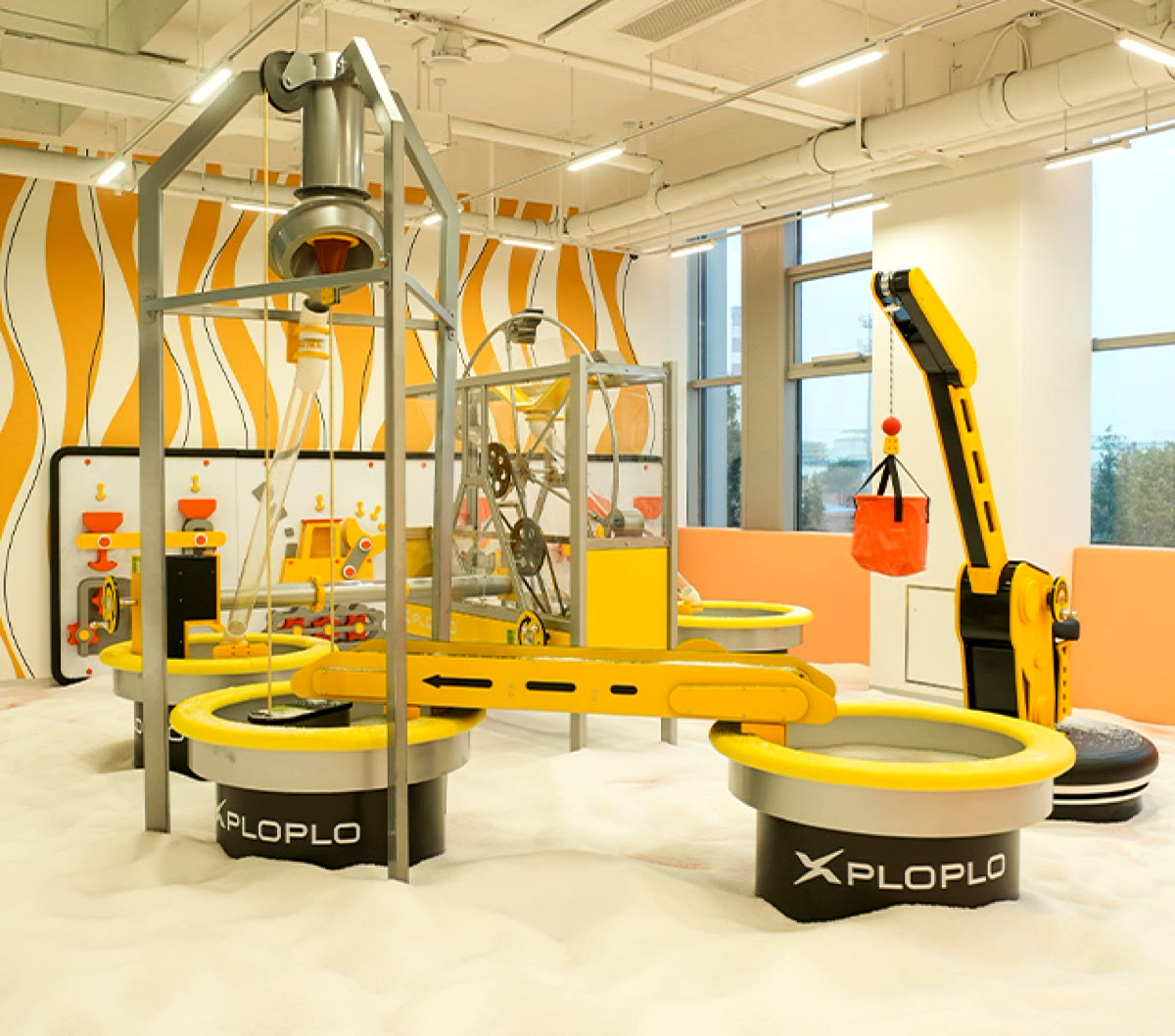 Sand workshop with mechanical digging and transport activities