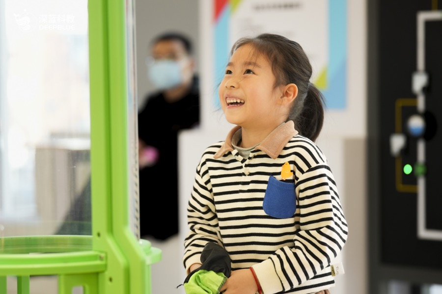 Children interacting with XPLOPLO exhibits in a bright learning space Children interacting with XPLOPLO exhibits in a bright learning space