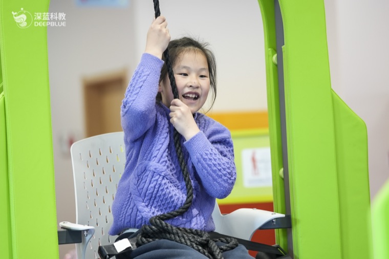 Real XPLOPLO operation photo 19 showing children smiling, exploring and learning through play Real XPLOPLO operation photo 19 showing children smiling, exploring and learning through play