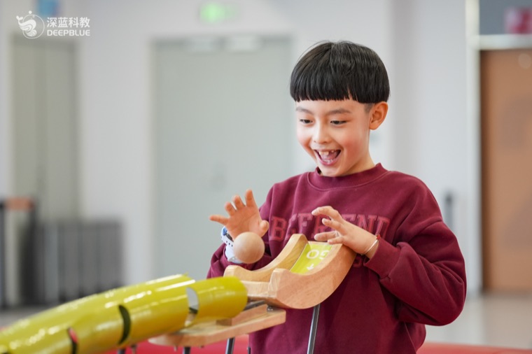 Real XPLOPLO operation photo 31 showing children smiling, exploring and learning through play Real XPLOPLO operation photo 31 showing children smiling, exploring and learning through play