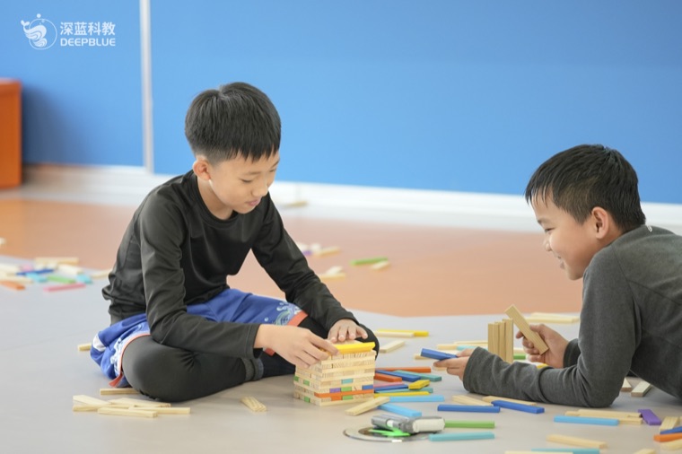 Real XPLOPLO operation photo 38 showing children smiling, exploring and learning through play Real XPLOPLO operation photo 38 showing children smiling, exploring and learning through play