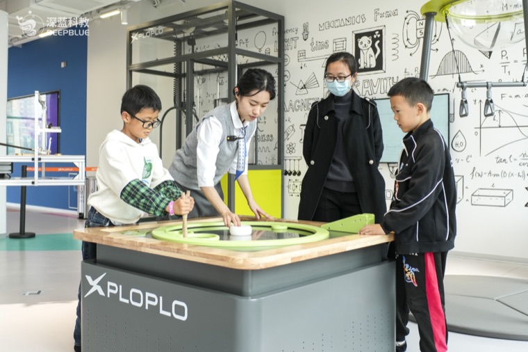Real XPLOPLO operation photo 61 showing children smiling, exploring and learning through play Real XPLOPLO operation photo 61 showing children smiling, exploring and learning through play