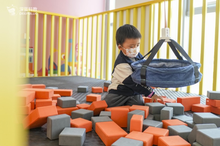 Real XPLOPLO operation photo 65 showing children smiling, exploring and learning through play Real XPLOPLO operation photo 65 showing children smiling, exploring and learning through play