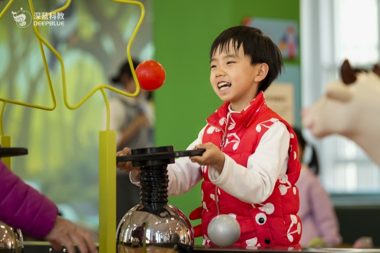 Real XPLOPLO operation photo 75 showing children smiling, exploring and learning through play Real XPLOPLO operation photo 75 showing children smiling, exploring and learning through play