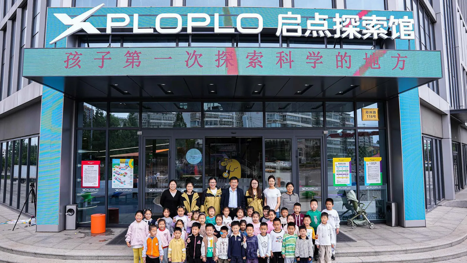 Children and families taking a study-tour group photo at the XPLOPLO entrance Children and families taking a study-tour group photo at the XPLOPLO entrance