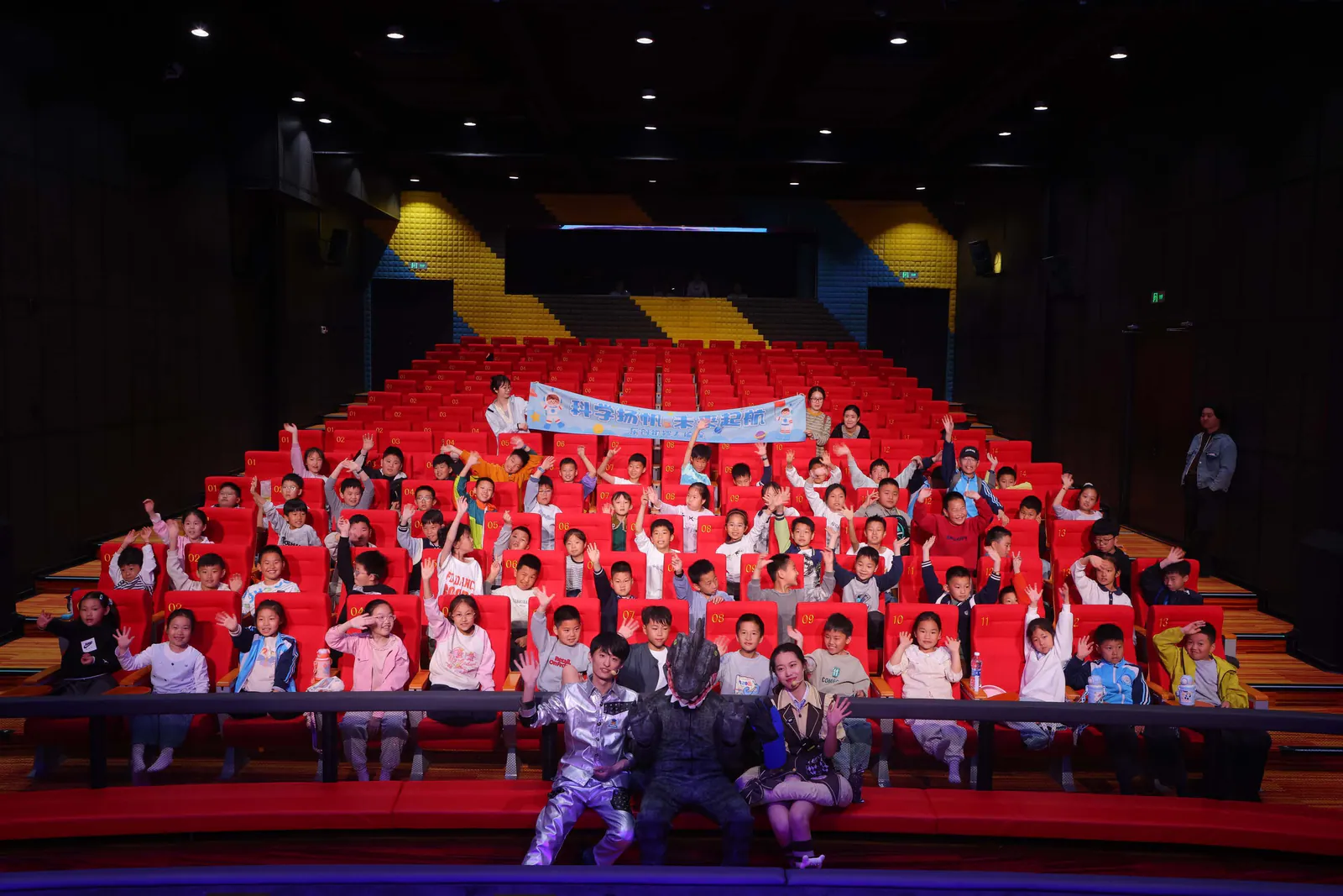 Student study-tour group taking a photo in the XPLOPLO WOW Auditorium Student study-tour group taking a photo in the XPLOPLO WOW Auditorium